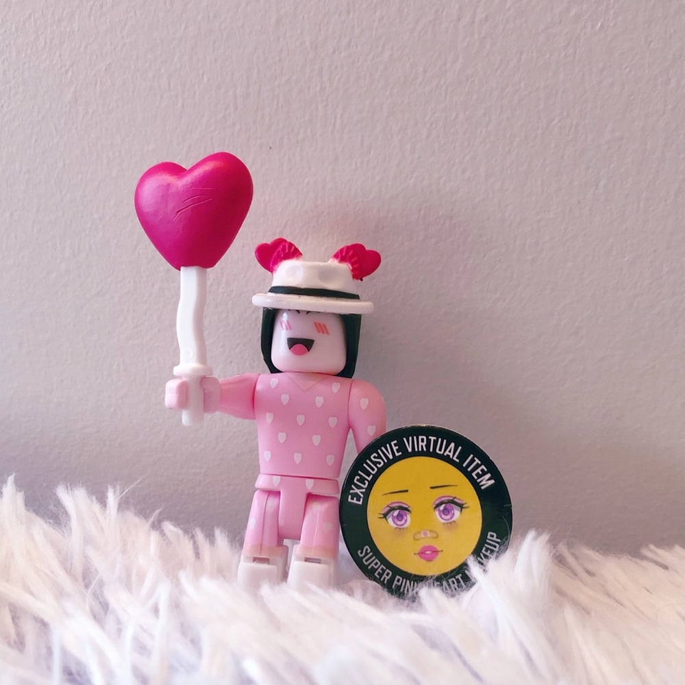 cSapphire Roblox Toy with Super Pink Heart Face Code
